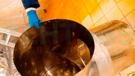Вентиляционный канал после удаления нейтрализованных жировых отложений горячей водой под давлением фото Таганрог